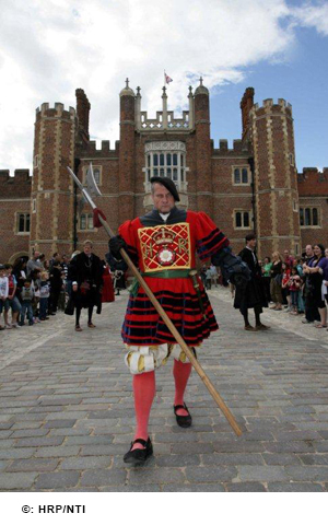 blue badge guideded tour Hampton Court